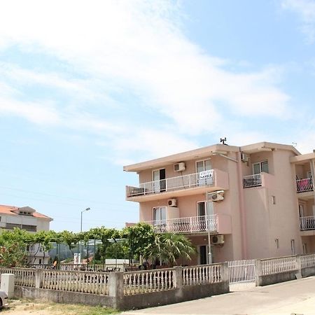 Apartments Petricevic Сутоморе Экстерьер фото